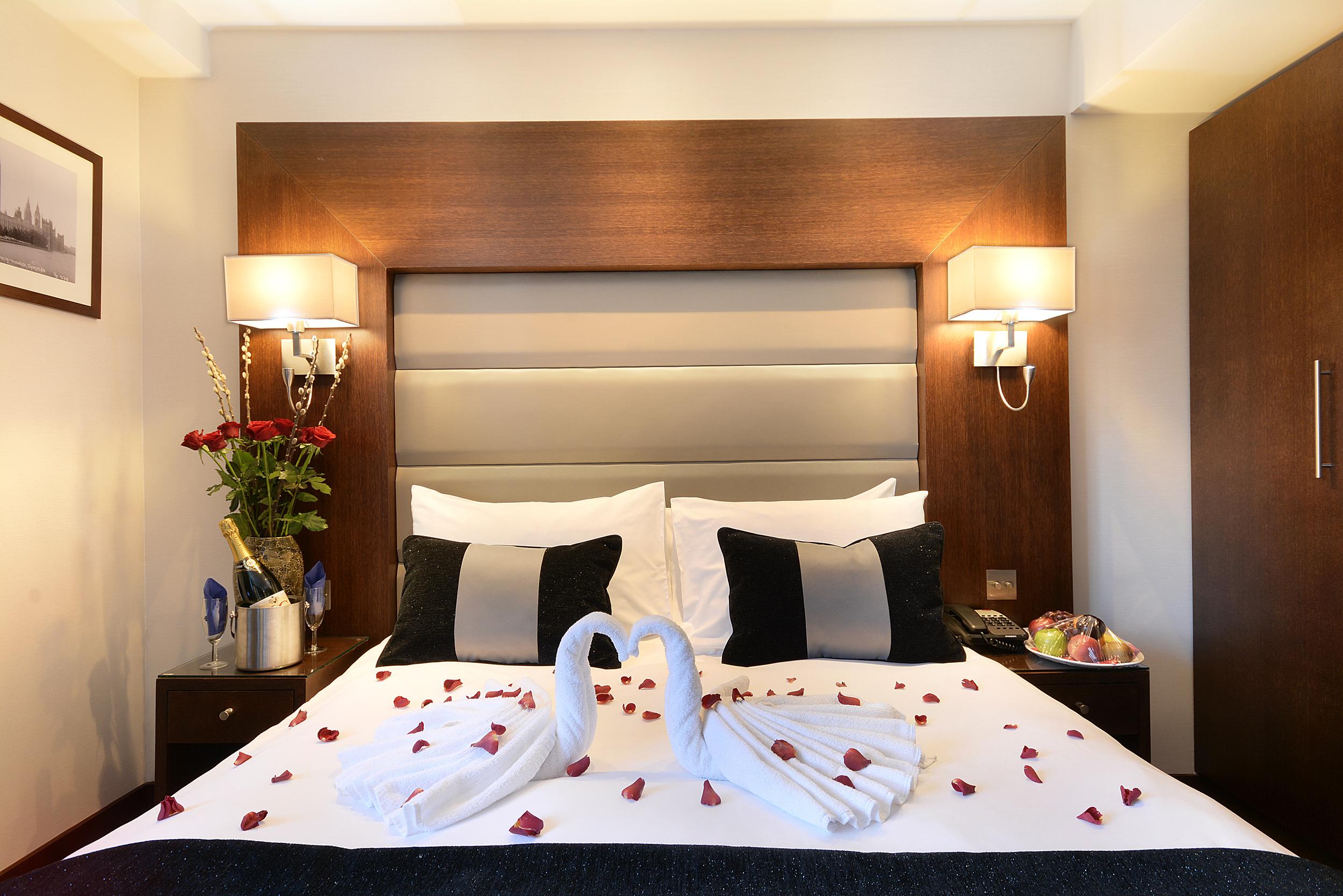 Park Grand London Lancaster Gate Hotel Eksteriør billede A bedroom at the hotel