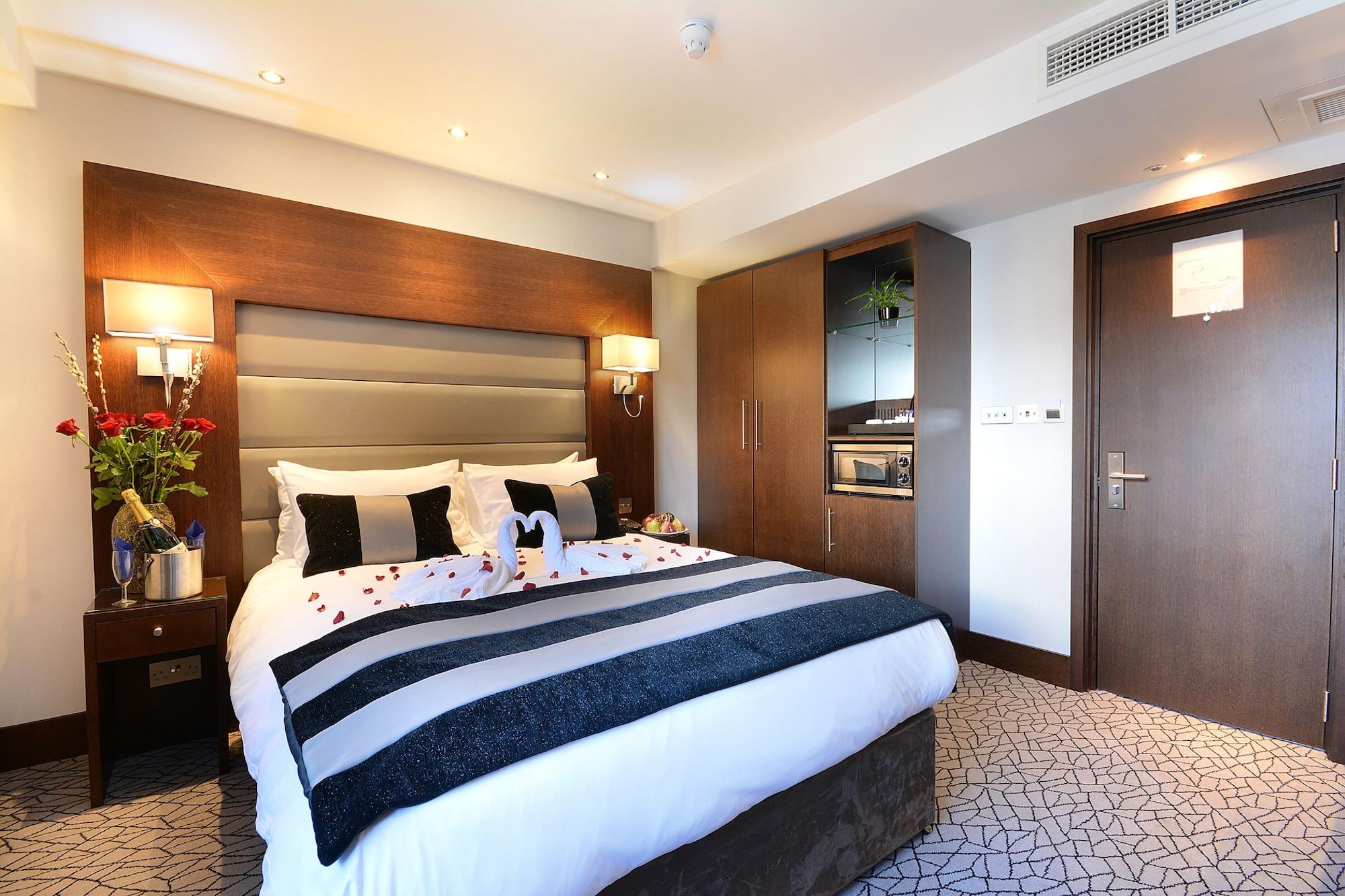 Park Grand London Lancaster Gate Hotel Eksteriør billede A bedroom at the hotel