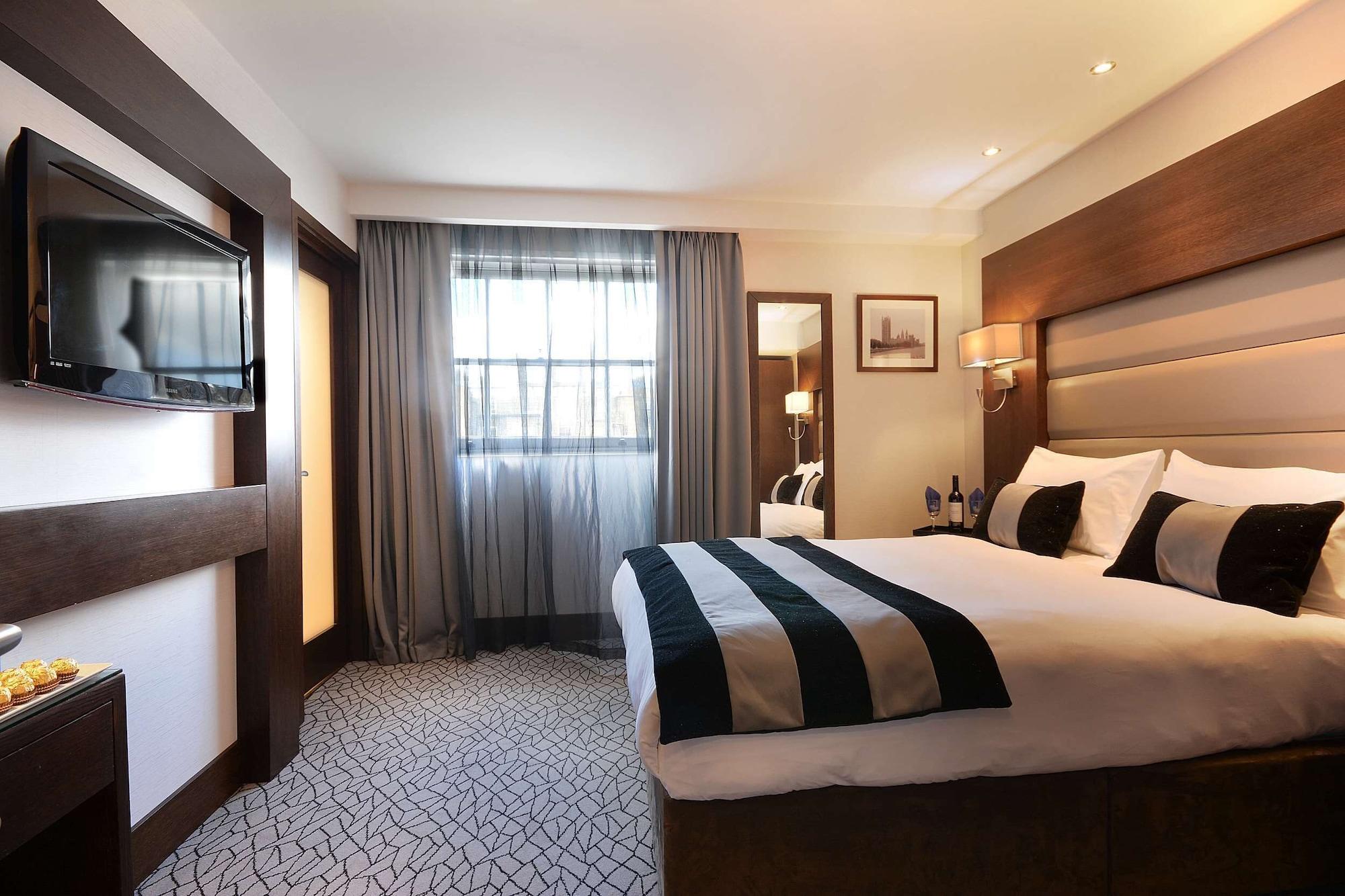 Park Grand London Lancaster Gate Hotel Eksteriør billede A bedroom at the hotel
