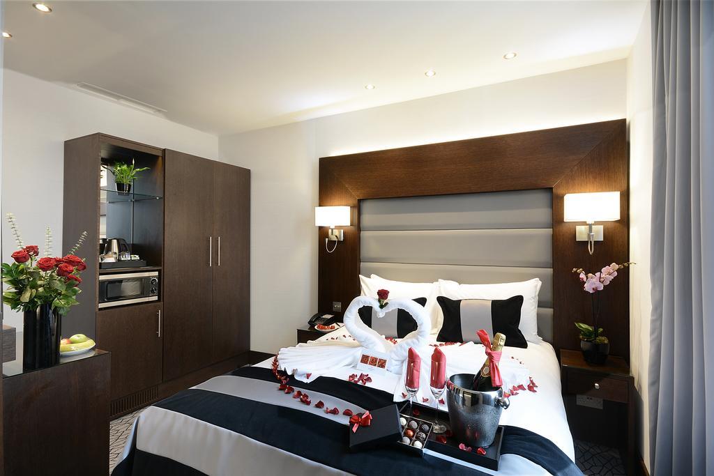 Park Grand London Lancaster Gate Hotel Eksteriør billede A bedroom at the hotel