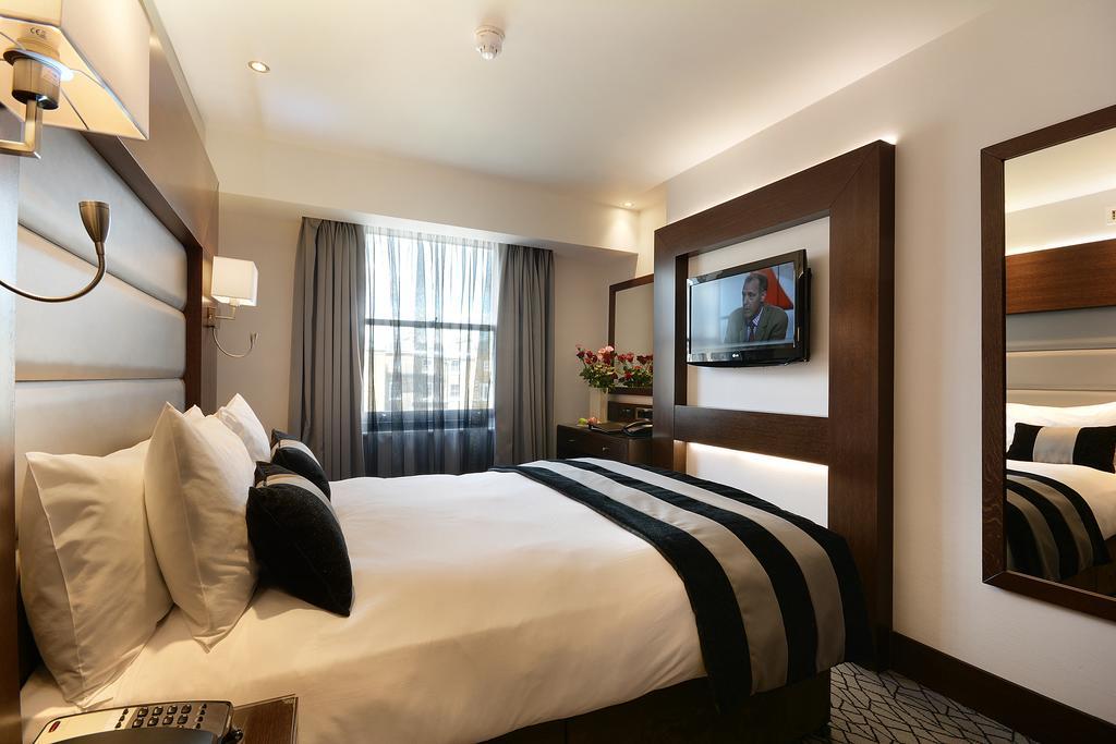 Park Grand London Lancaster Gate Hotel Eksteriør billede A bedroom at the hotel
