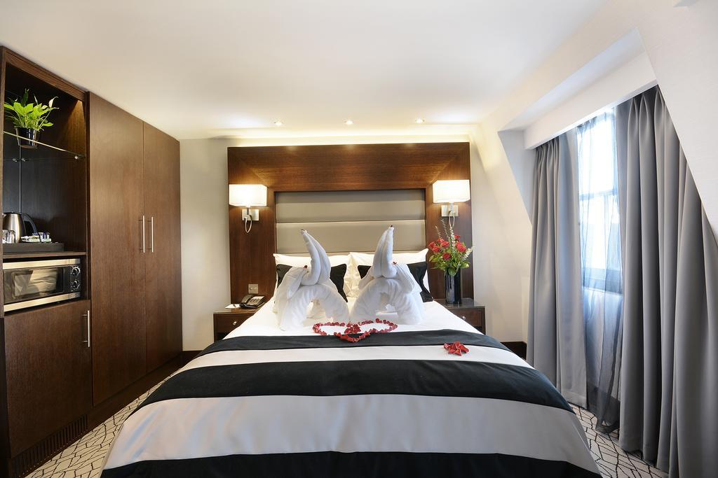 Park Grand London Lancaster Gate Hotel Eksteriør billede A bedroom at the hotel