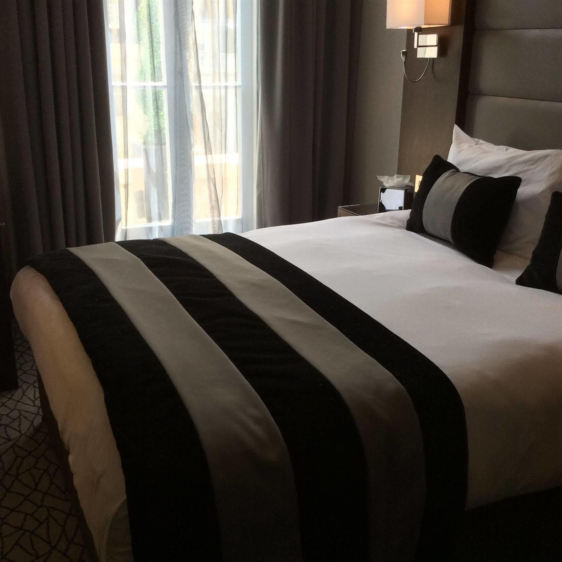 Park Grand London Lancaster Gate Hotel Eksteriør billede A bed runner