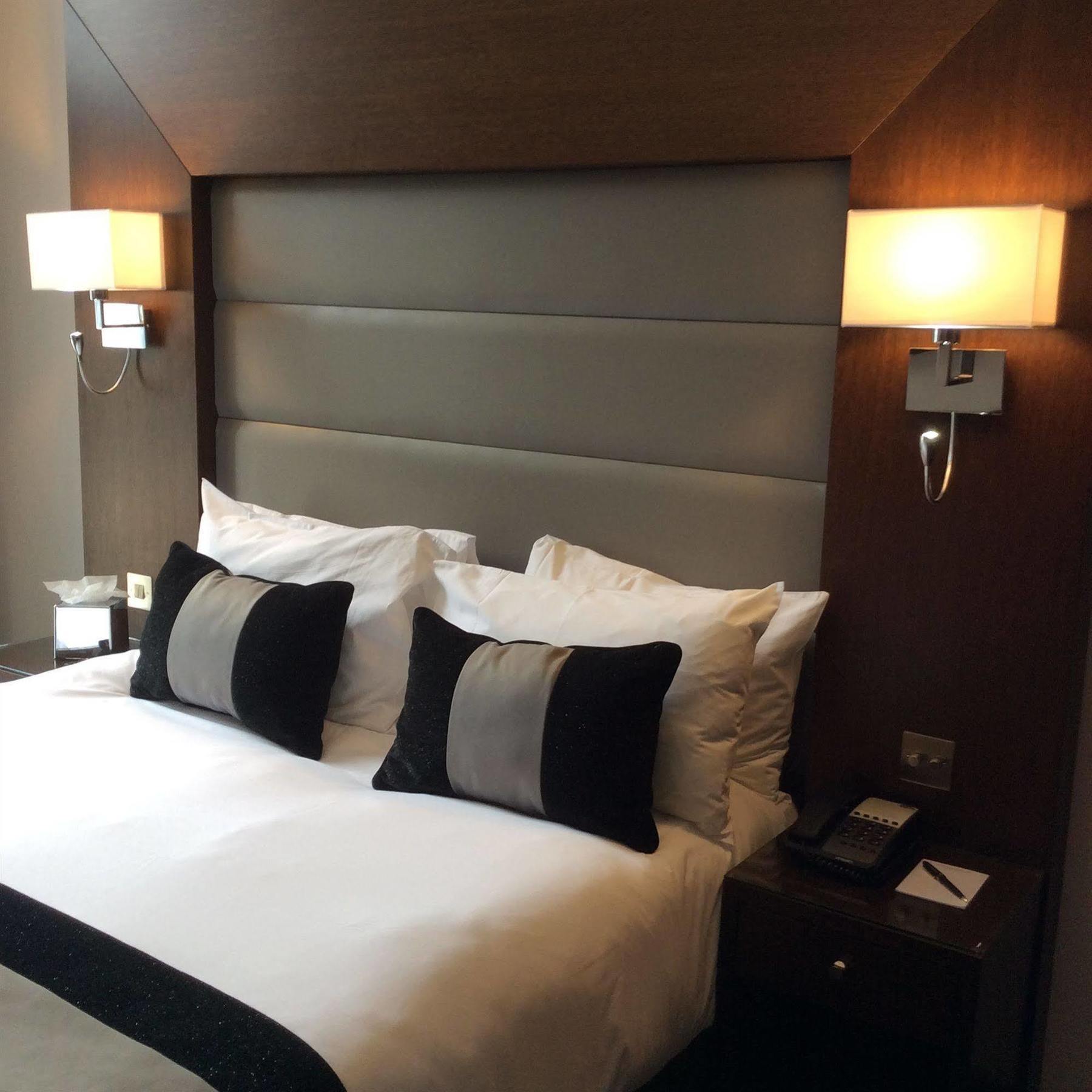 Park Grand London Lancaster Gate Hotel Eksteriør billede A bedroom at the hotel