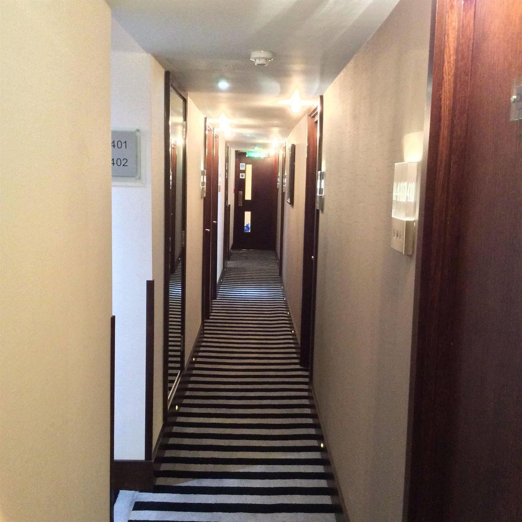 Park Grand London Lancaster Gate Hotel Eksteriør billede A typical hotel corridor